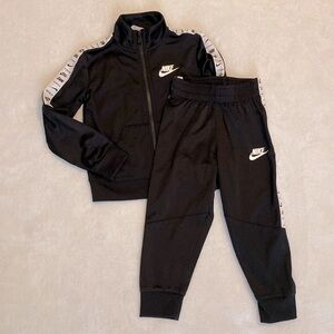 Nike Little Boys Full-Zip Jacket and Jogger Pants Set in Black 3T